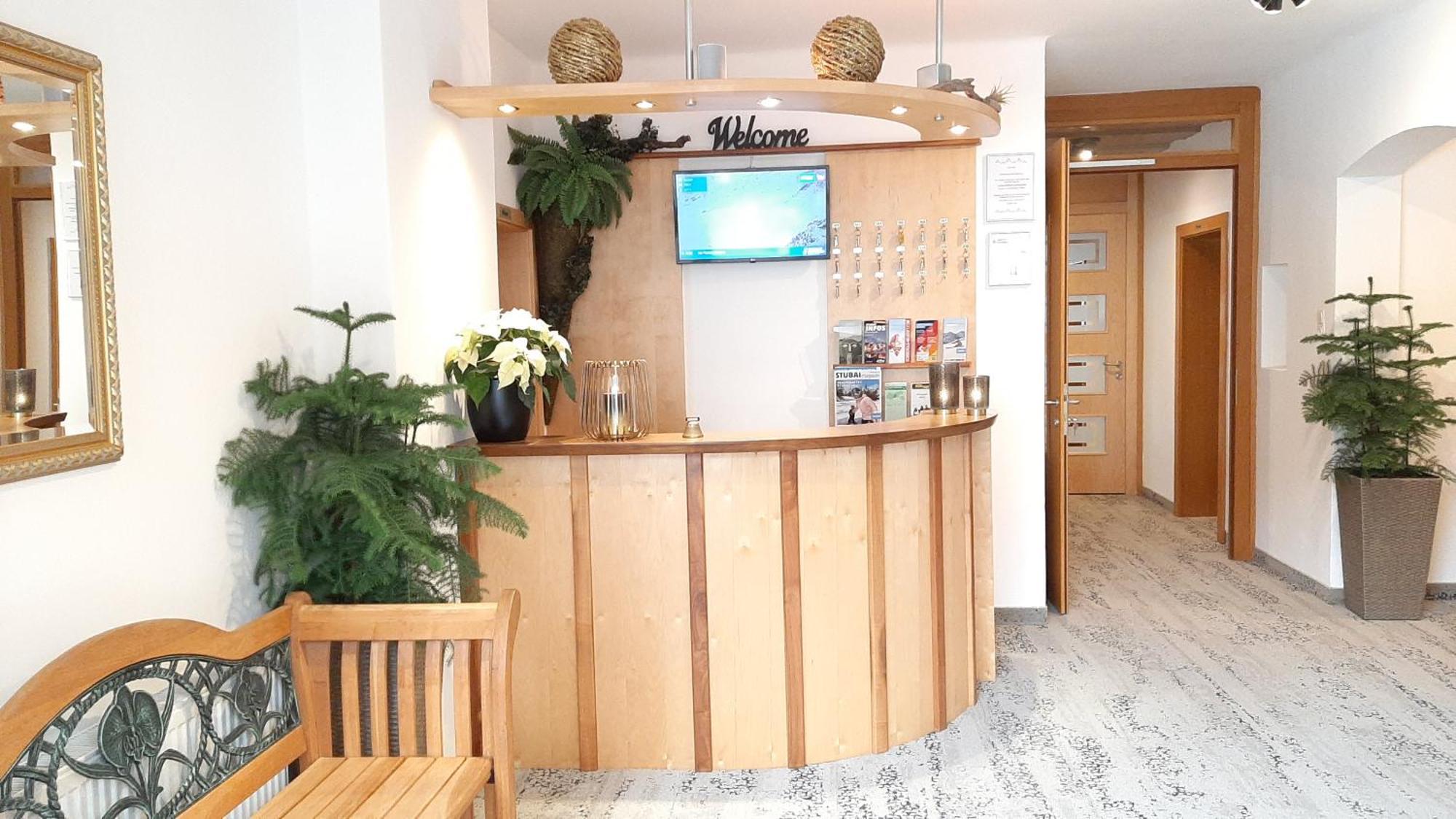 Hotel Garni Bergland ノイシュティフト・イム・シュトゥーバイタール エクステリア 写真