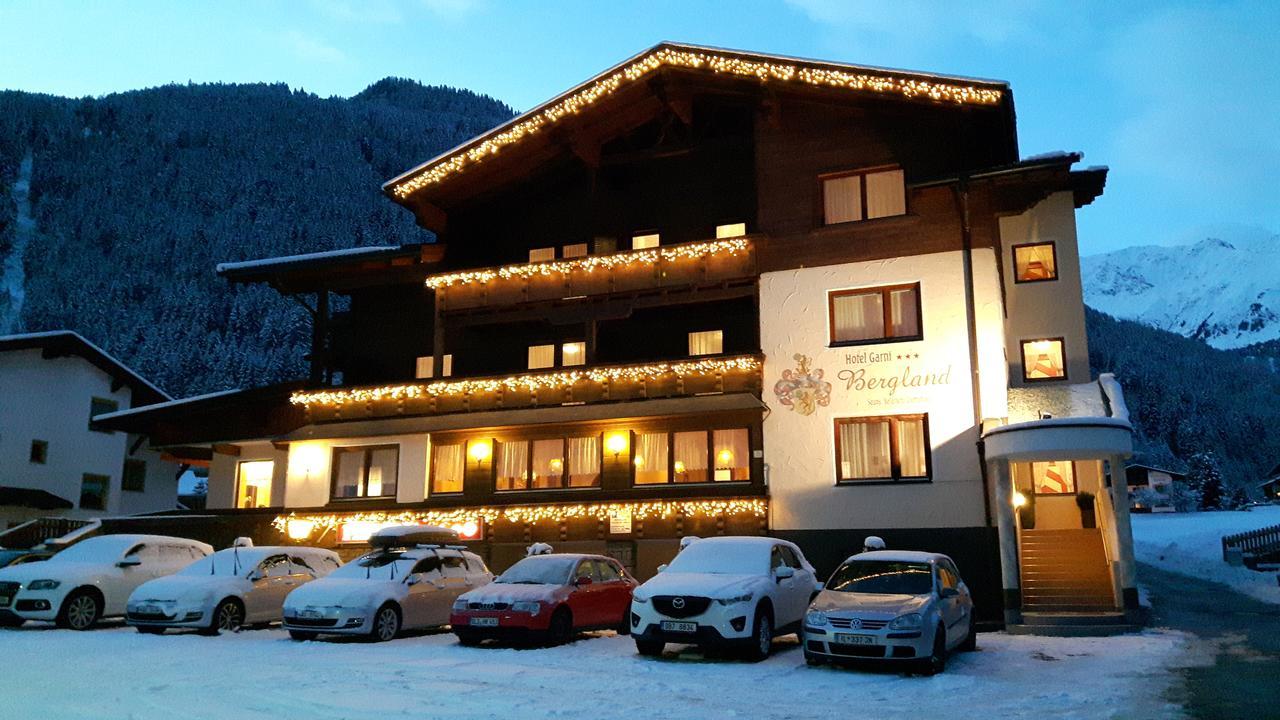 Hotel Garni Bergland ノイシュティフト・イム・シュトゥーバイタール エクステリア 写真