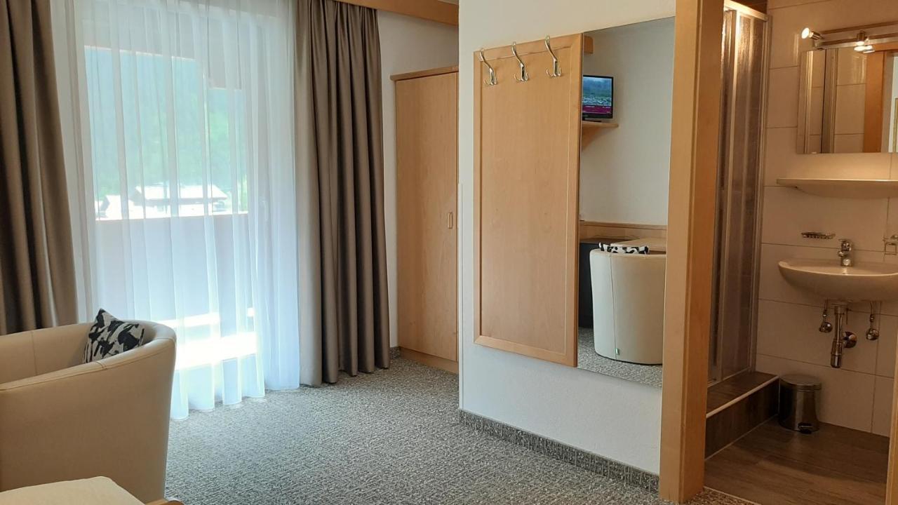 Hotel Garni Bergland ノイシュティフト・イム・シュトゥーバイタール エクステリア 写真